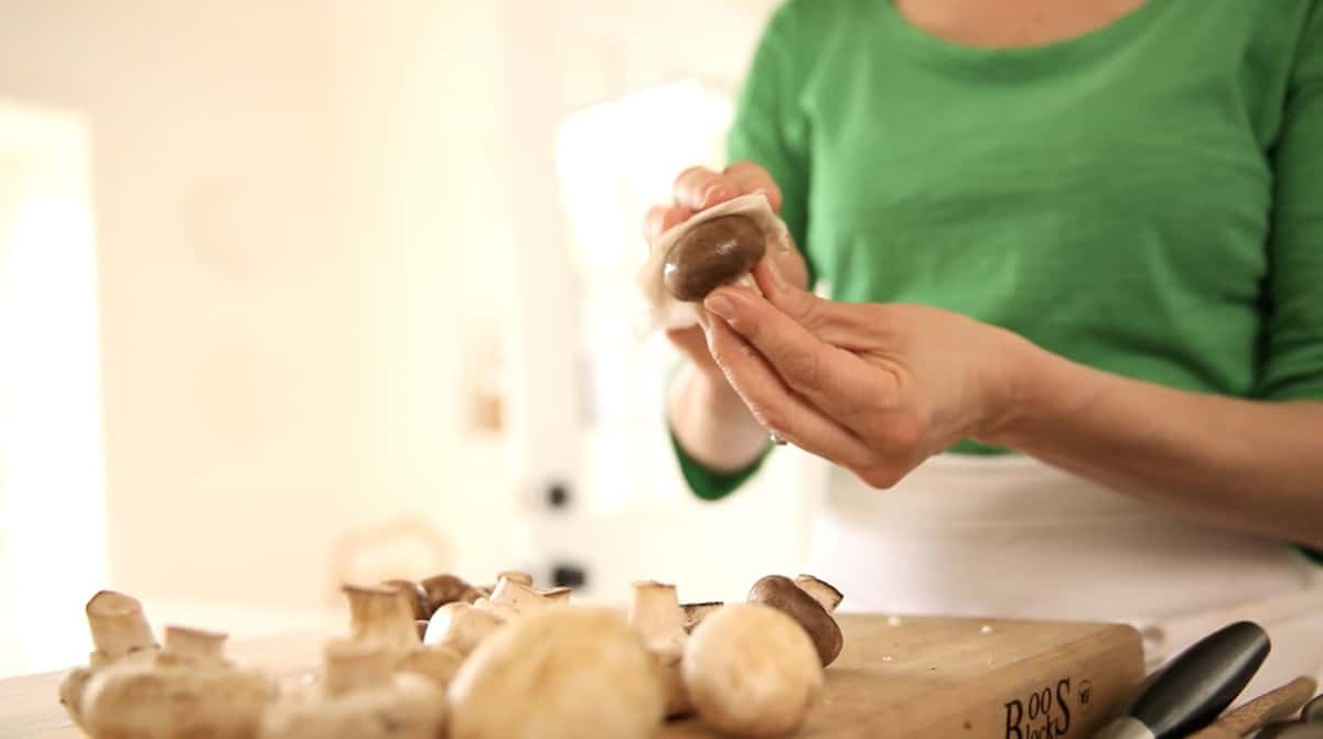 cleaning mushrooms with a paper towel