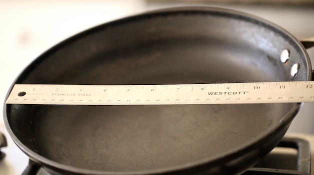 ruler showing size of non stick pan