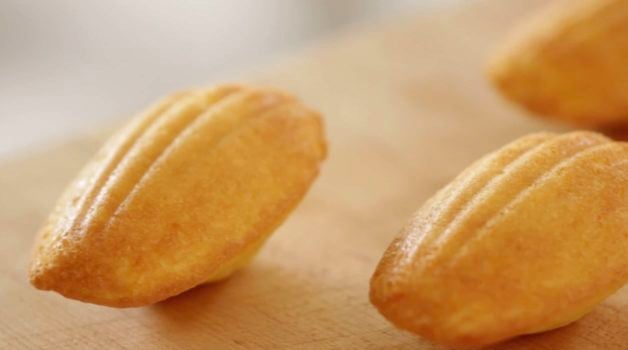 Best French Madeleines Recipe - How To Make Madeleines