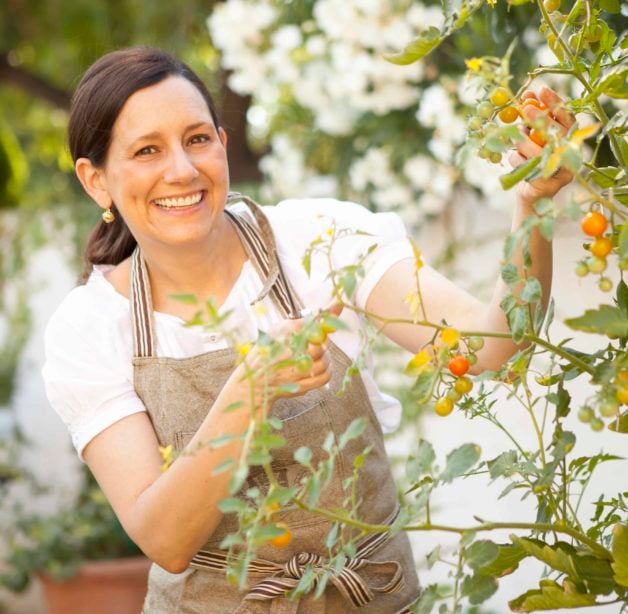 Entertaining with Beth in her Vegetable Garden 