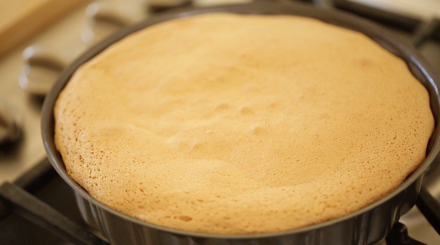 Pineapple upside down cake cooling in pan 