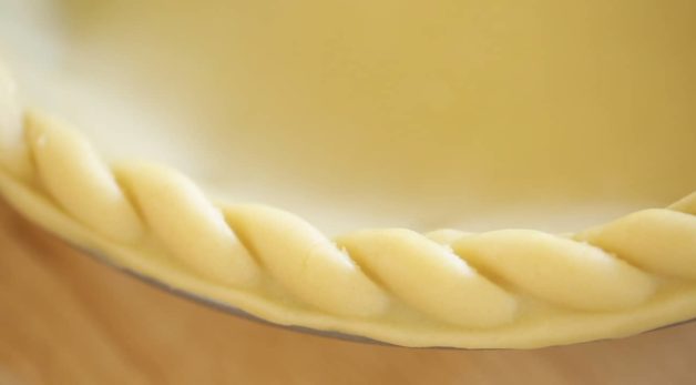 Close up detail of decorative pie crust in pie tin 
