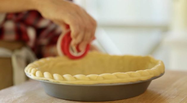 Using the pie decorator by tailsman designs for a decorative pie crust 