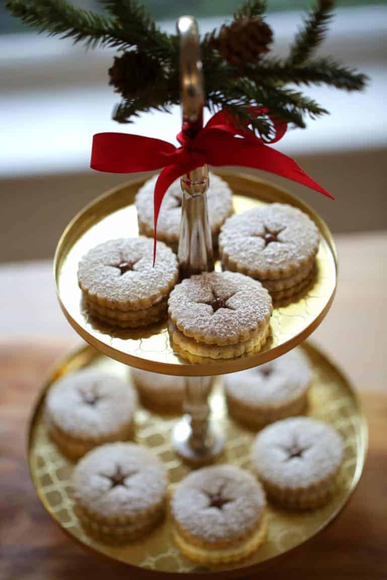 Linzer Cookies with Hazelnuts and Nutella