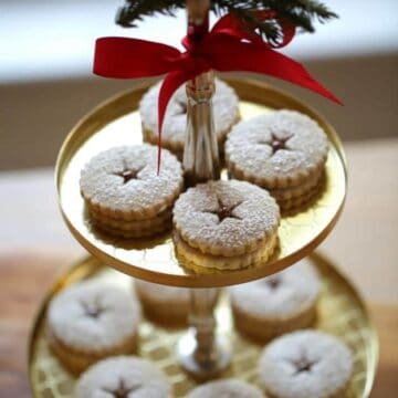 Chocolate Hazelnut Linzer Cookie Recipe #ChristmasCookies #LinzerCookies #CookieRecipes