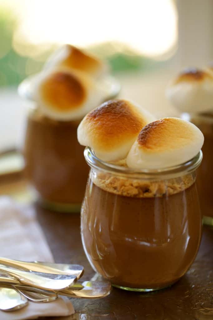 Toasted Marshmallows and graham crackers on top of a S\'more Pudding Pot