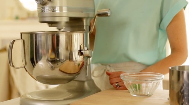 Mixer mixing meringue topping