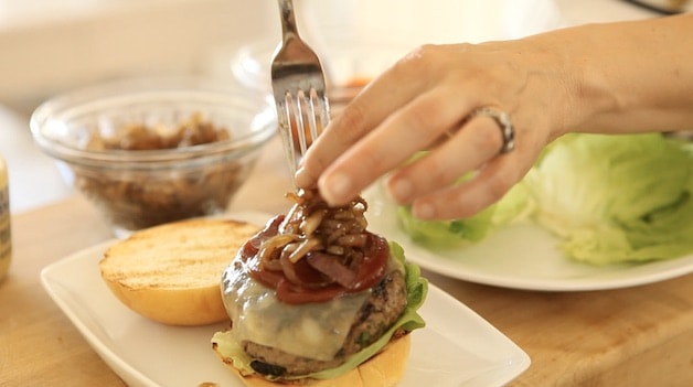 Adding Caramelized onions to a cheeseburger