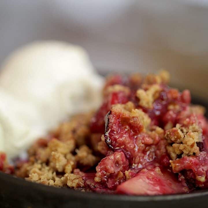 Easy Plum Crumble Recipe with vanilla Ice Cream