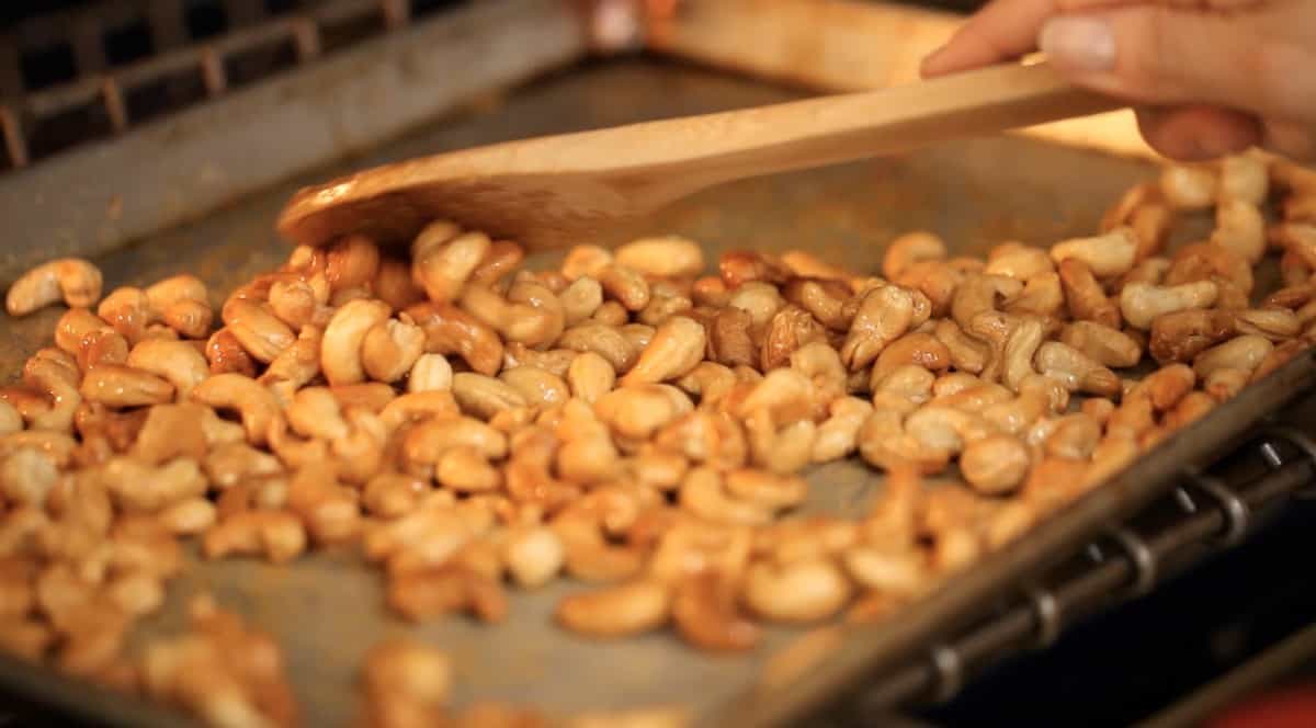 roasting cashews in the oven