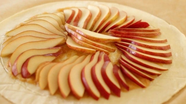 sliced pears in an escargot pattern on a puff pastry ring