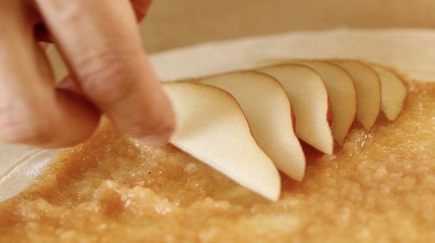 overlaying pears on puff pastry