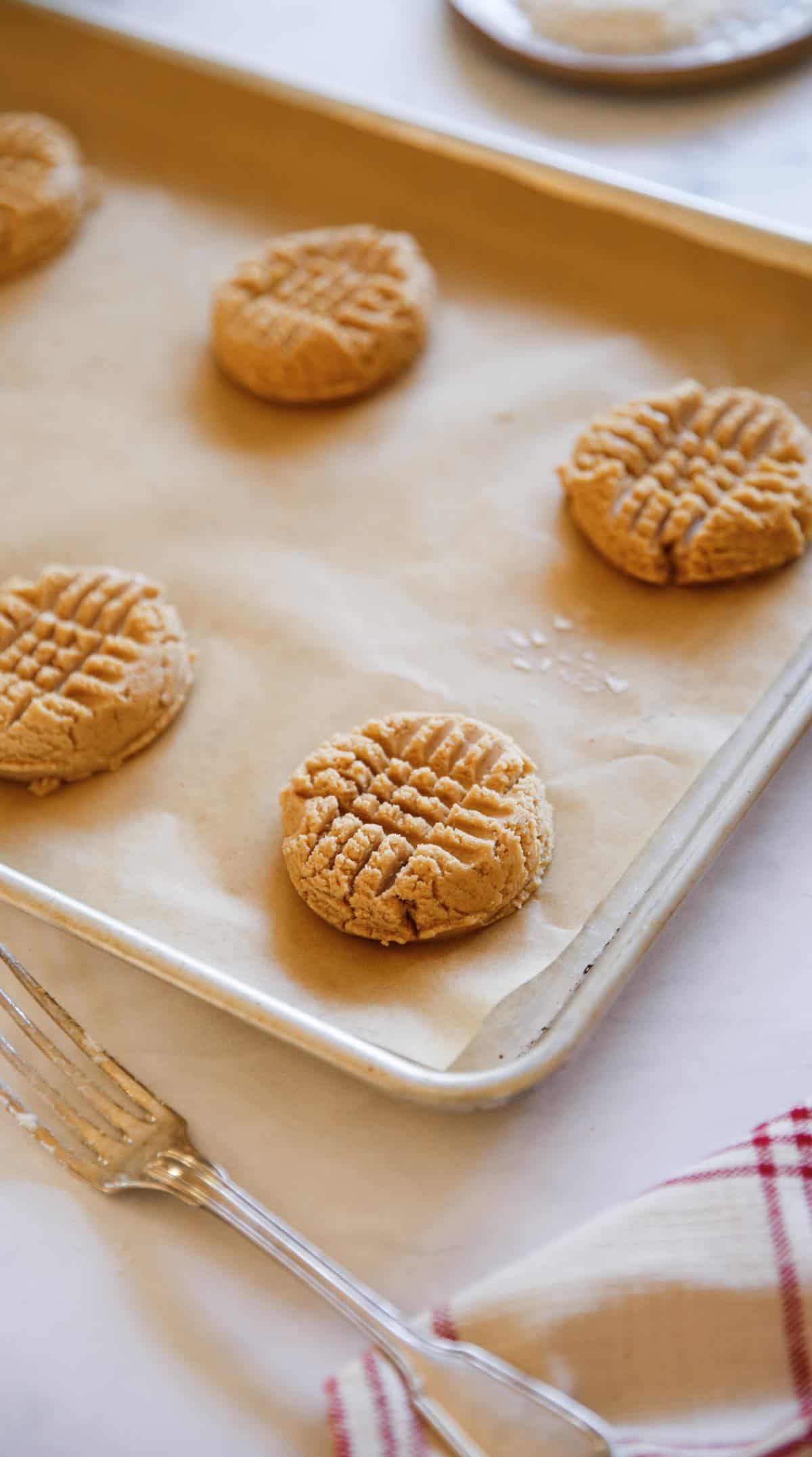 Peanut Butter Cookie Balls showing a Cross Hatch Pattern made with a fork