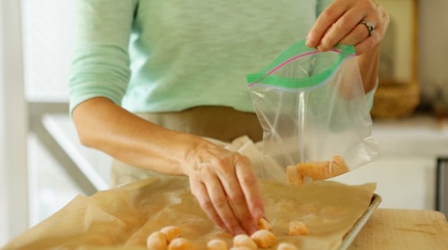 Placing frozen gnocchi pieces into a Ziploc bag