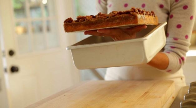 removing pecan bars from a removable bottom pan