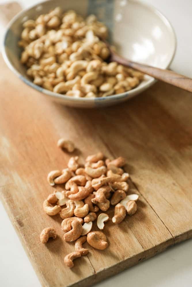 Raw cashews and roasted cashews side by side.