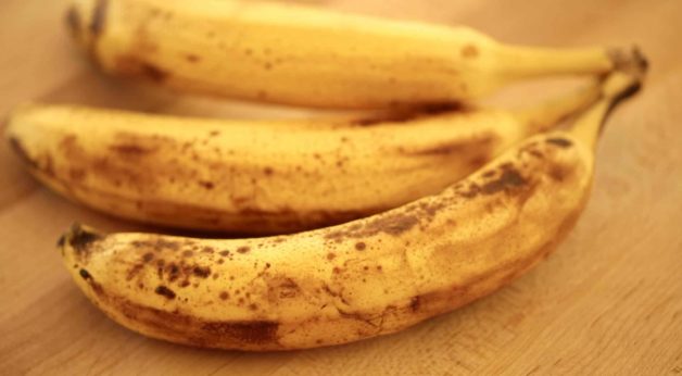 3 ripe bananas in their peels