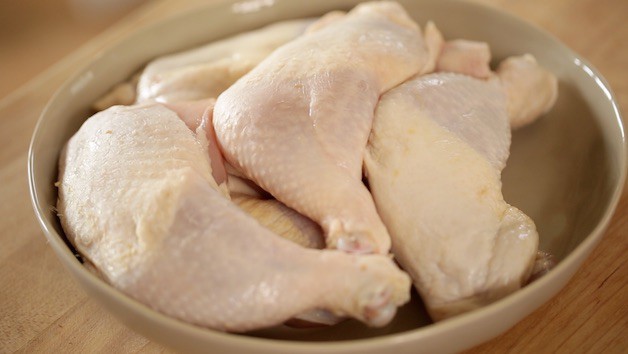 a bowl of raw chicken legs
