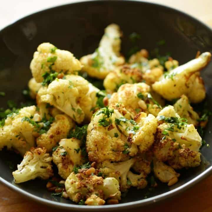 Air Fryer cauliflower in a black bowl