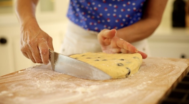 Blaubeer-Scones zum Schneiden quadrieren