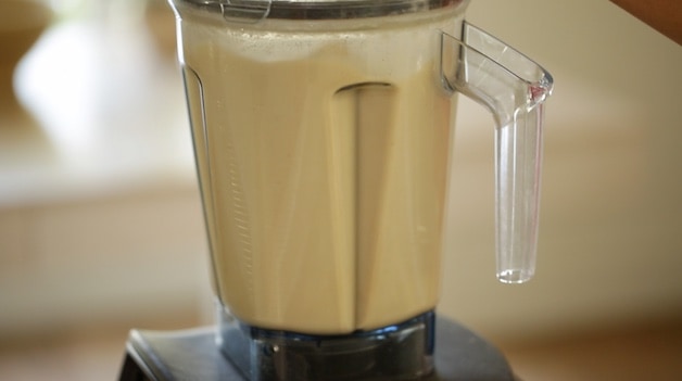 blending white bean soup in a blender