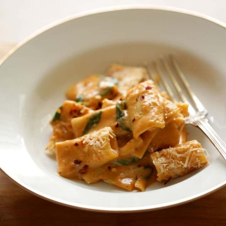 Sundried Tomato Pasta in a white bowl