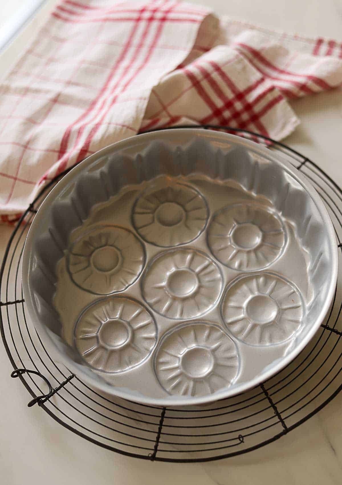 a pineapple upside down cake pan