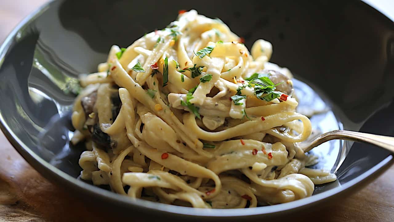 A bowl of pasta with Alfredo Sauce, Mushrooms and chicken 