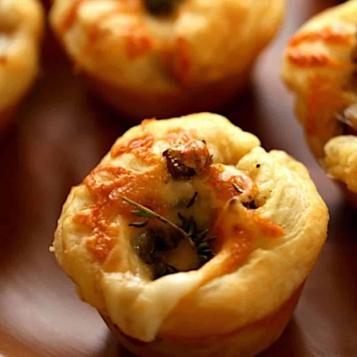 Mushroom Tartlets with Thyme and Cheese
