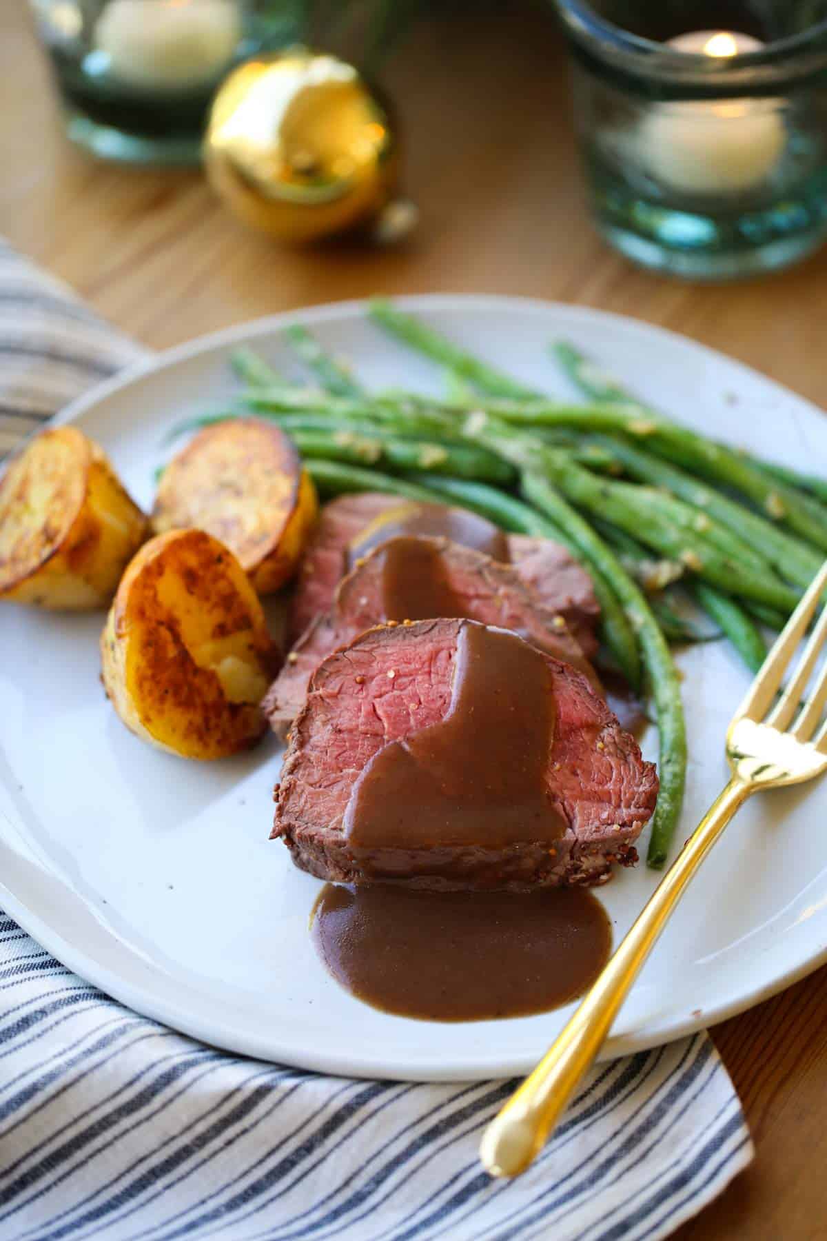 An easy Christmas dinner plate with beef filet, roasted potatoes and French green beans