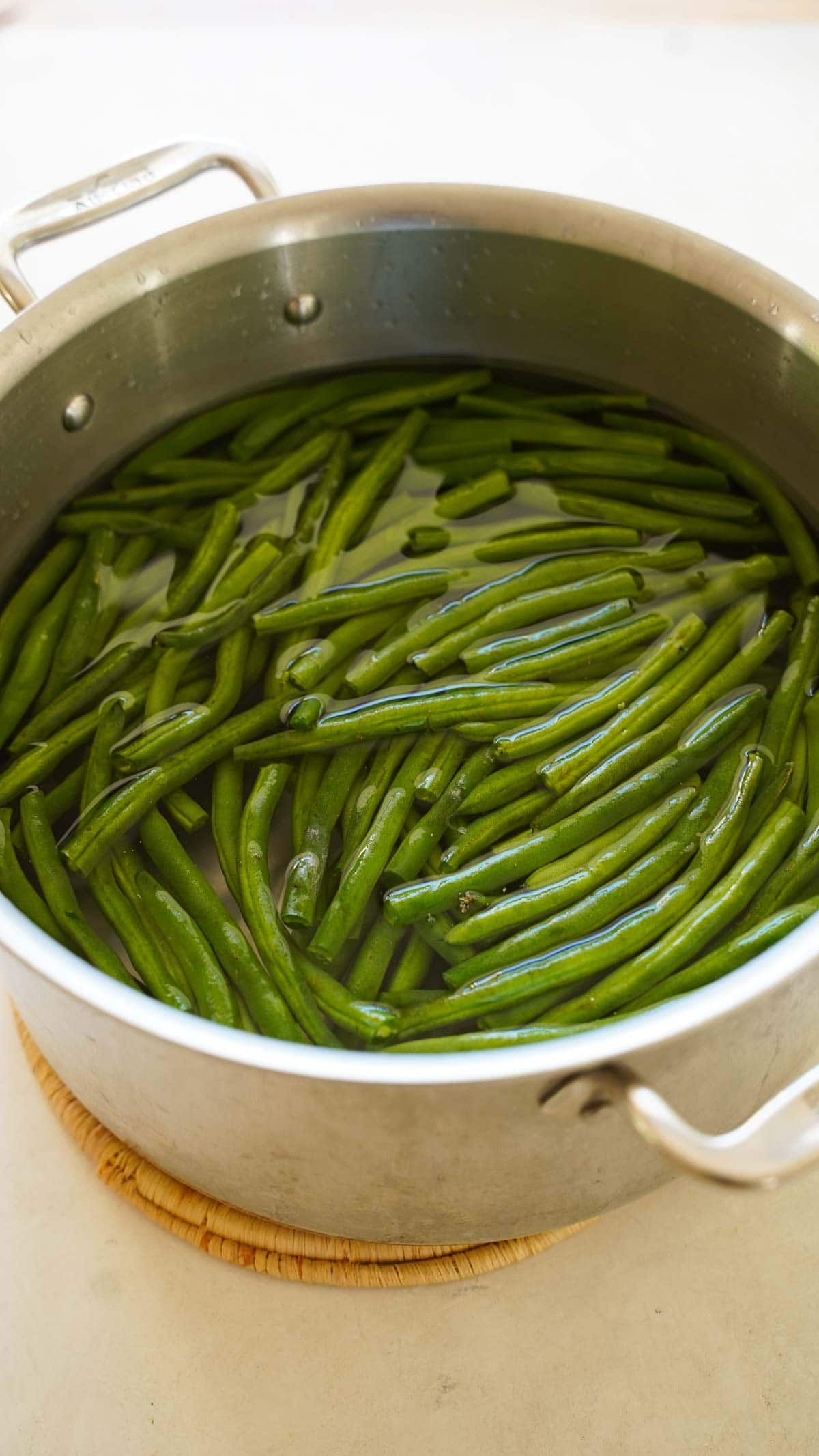 Green beans in a pot of water