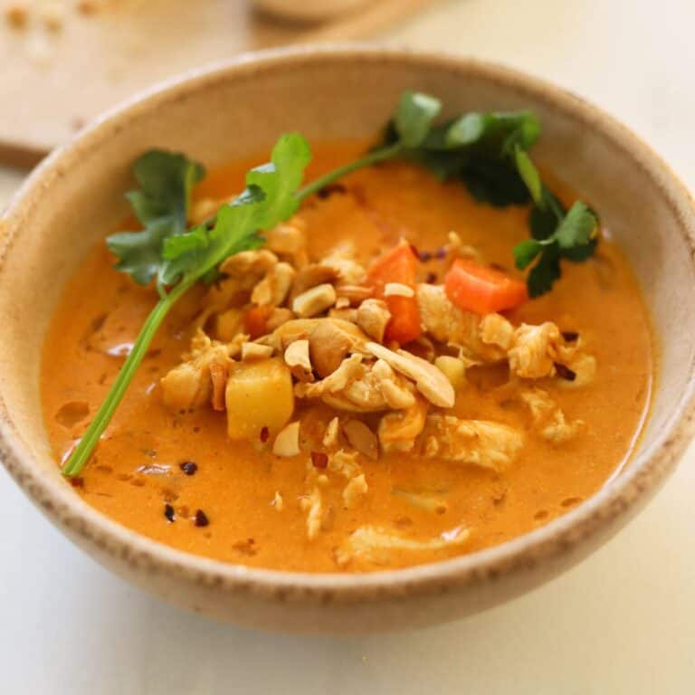 Thai Red curry with chicken, potatoes and carrots